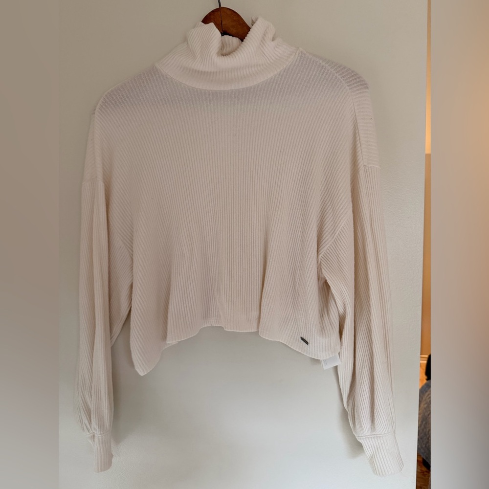 Hollister white ribbed turtleneck